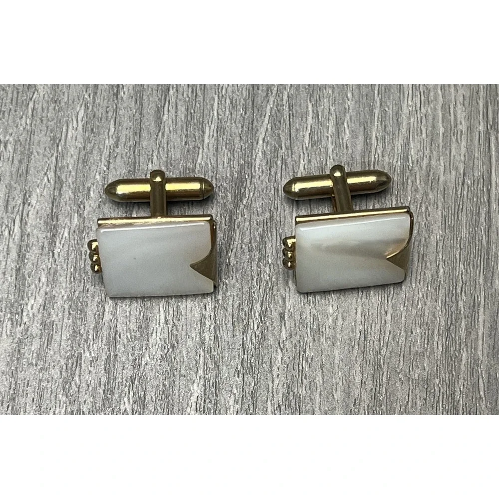 Vintage SWANK Men's Gold Tone Mother of Pearl Square Cufflinks Classic‎
